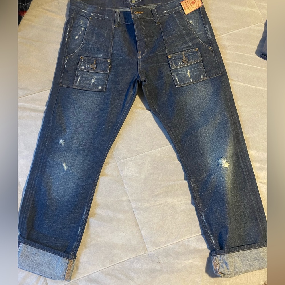 Brand new never worn lucky jeans. Cropped style